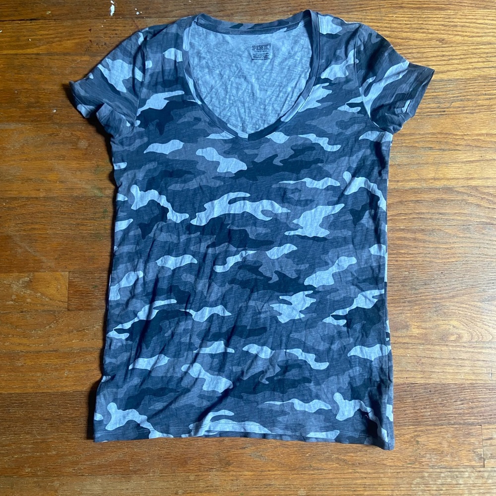 Gray camo VS t-shirt
